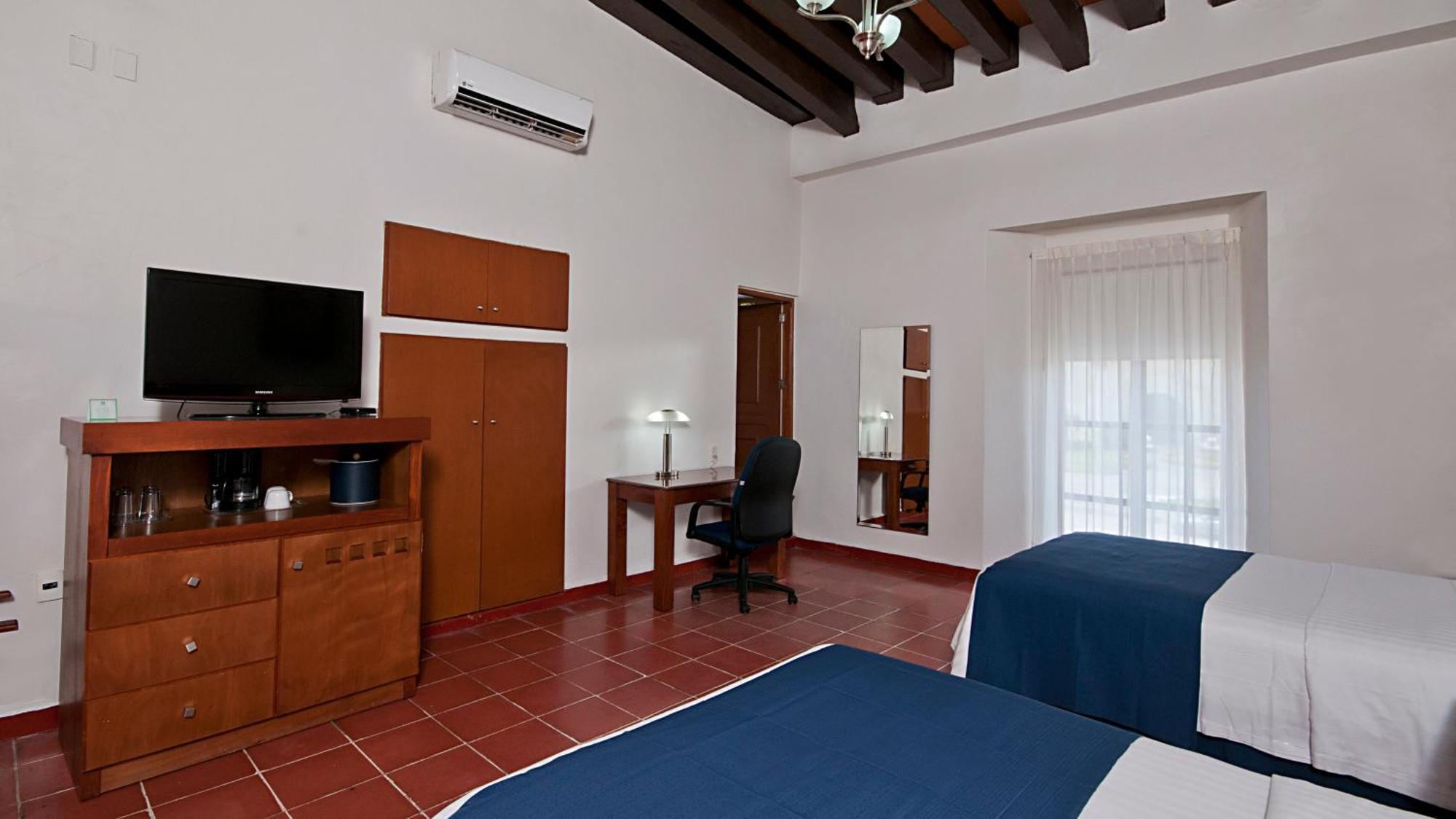 Queen Suite with Microwave