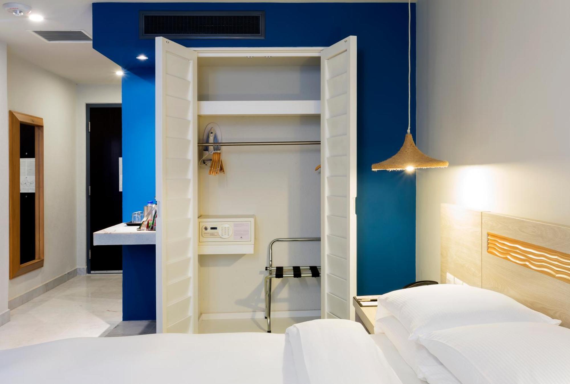 Queen Room Beach View