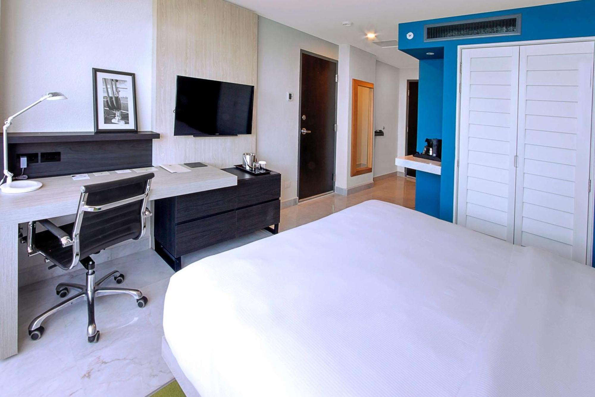 Queen Room Mobility Access