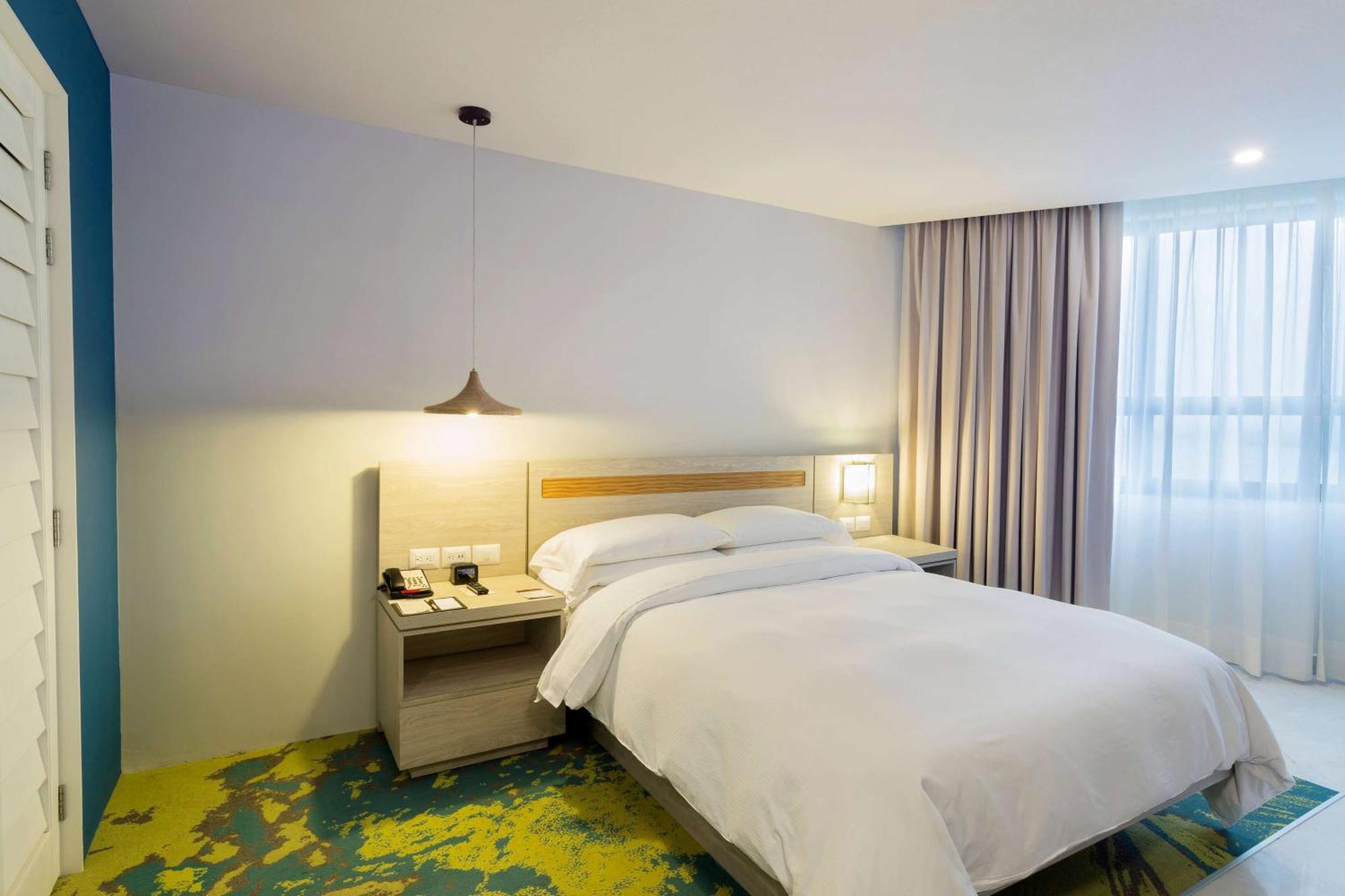 Queen Room Beach View