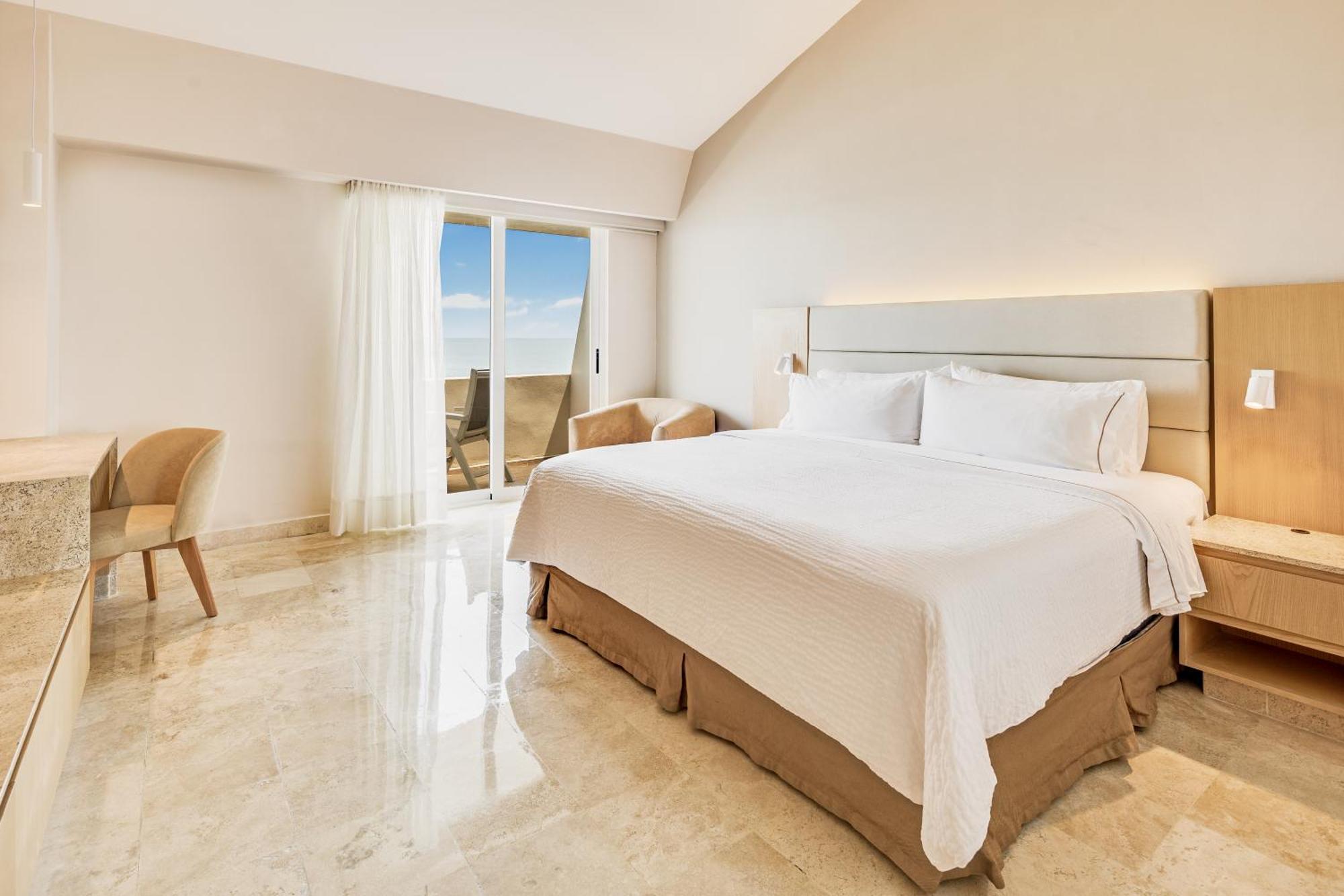 Luxury Room Plus Ocean Front 1 King
