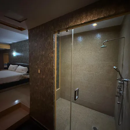 Dluxe Auto Hotel Adults Only-3